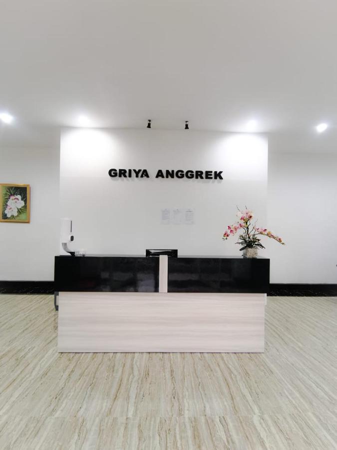 Griya Anggrek Hotel Trenggalek Bagian luar foto